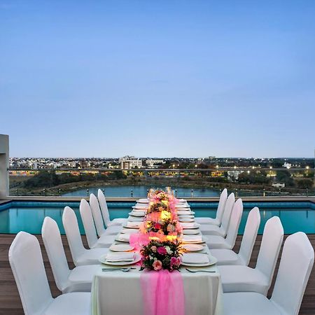Ramada Encore By Wyndham Indore Nipania Ngoại thất bức ảnh