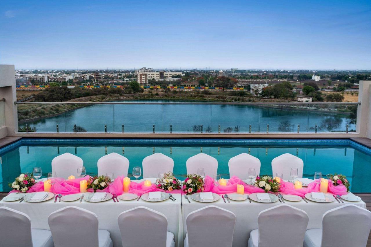 Ramada Encore By Wyndham Indore Nipania Ngoại thất bức ảnh