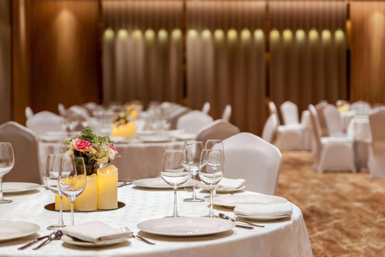 Ramada Encore By Wyndham Indore Nipania Ngoại thất bức ảnh