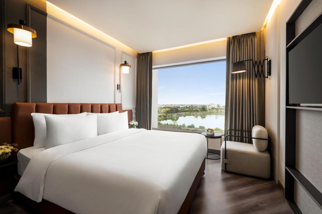 Ramada Encore By Wyndham Indore Nipania Ngoại thất bức ảnh