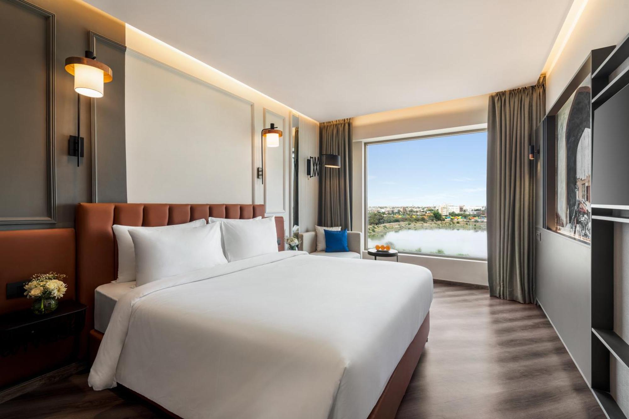 Ramada Encore By Wyndham Indore Nipania Ngoại thất bức ảnh